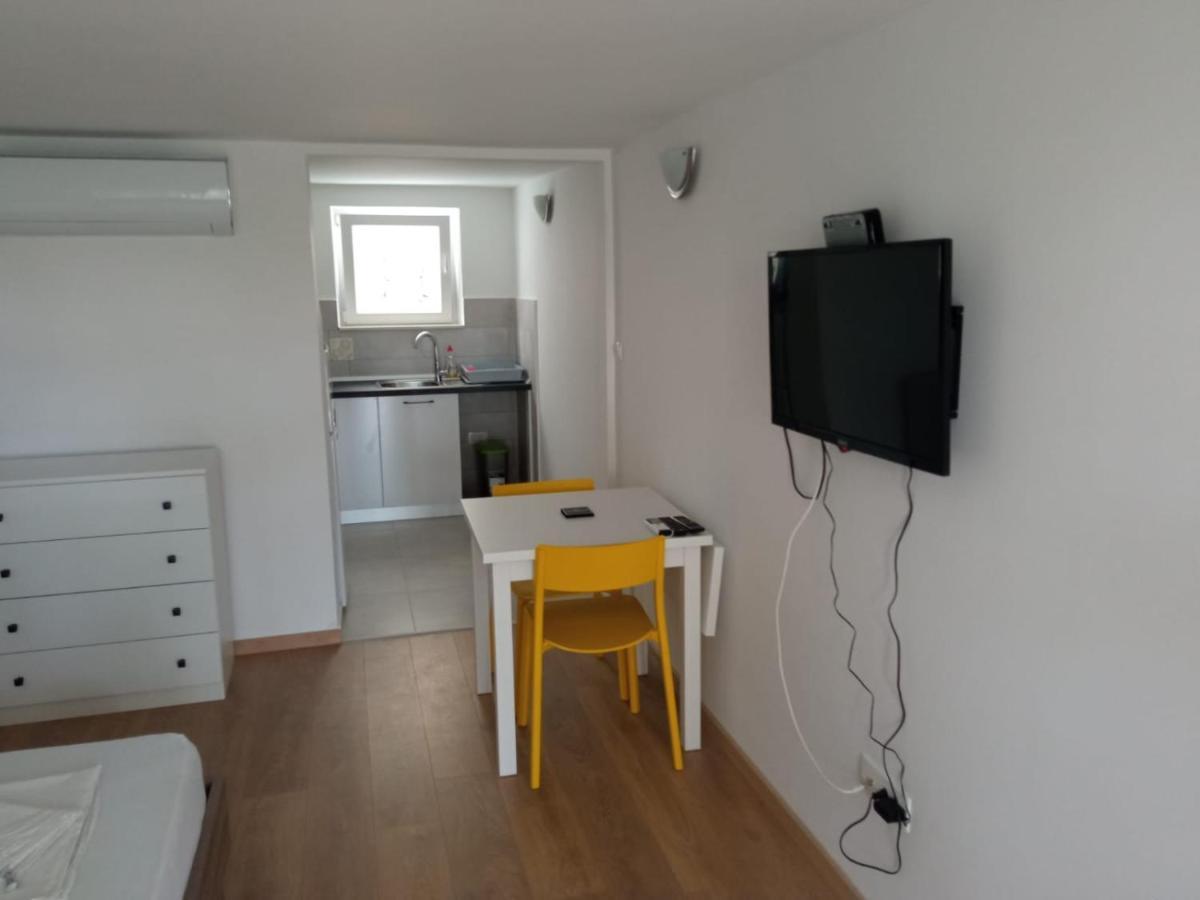 Apartmani Jure Perić Duće Exterior foto